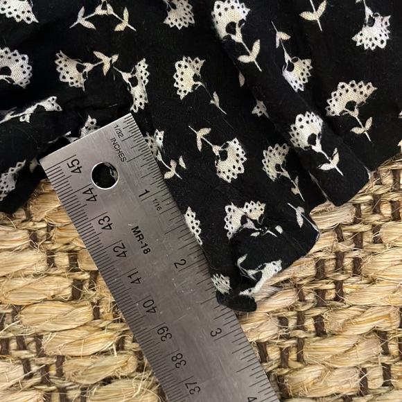 Old Navy Girls Shorts size XL 14-16 floral block print fabric. Like new - Picture 9 of 10